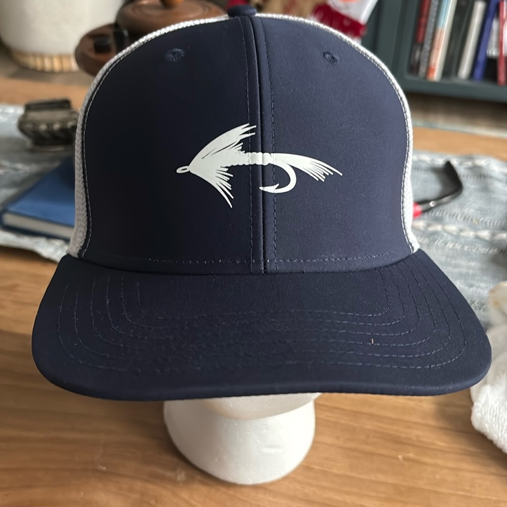 NWT Vineyard Vines Lure Patch Flat Brim Trucker Hat. 
Adjustable never worn.